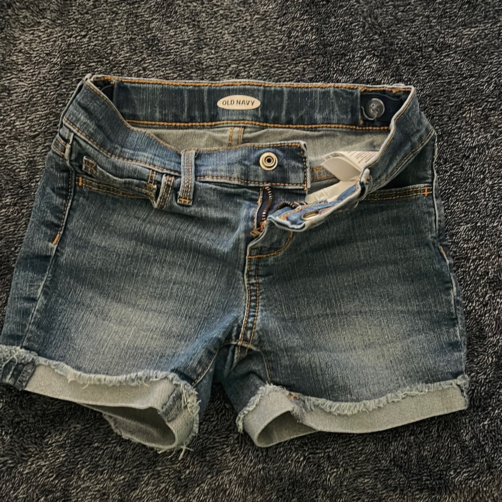 Cuffed denim shorts